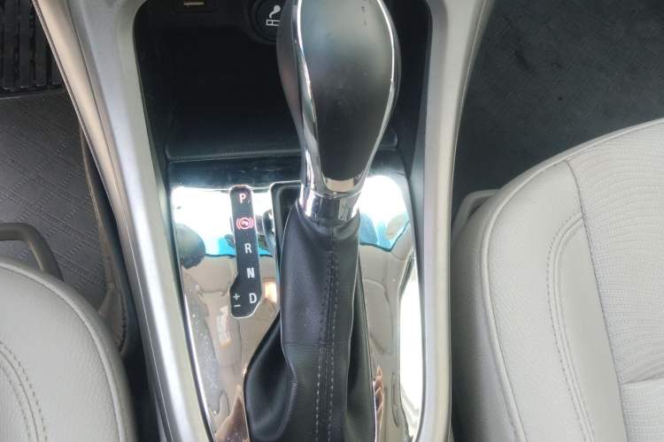 Used Buick GT 2012 XT 1.6L Automatic Comfort Edition Gear Lever