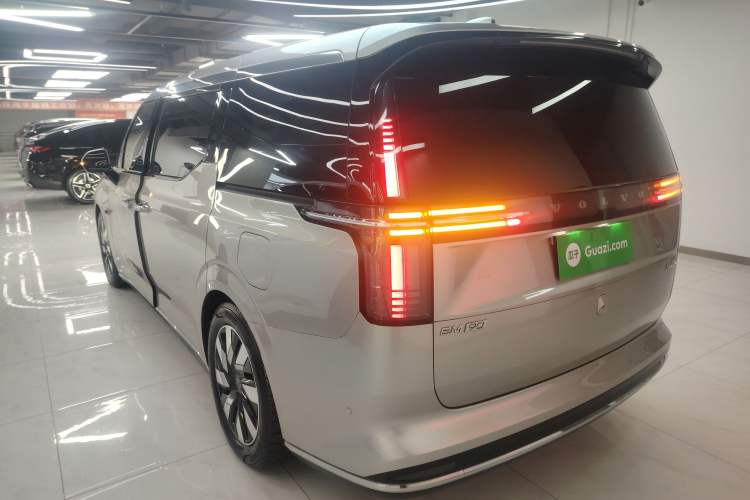 Used Volvo EM90 2025 Ultra Six-Seater