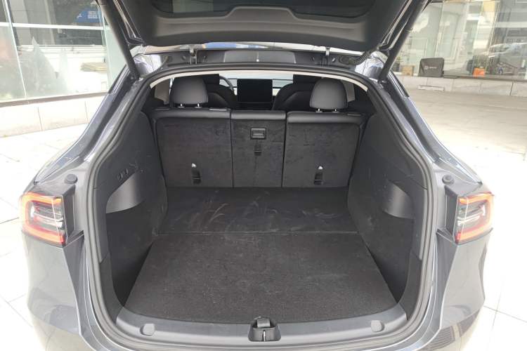 Used Tesla Model Y 2021 Long-Range All-Wheel-Drive Version