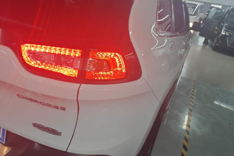 Used Jeep Cherokee 2016 2.4L Leading Edition
