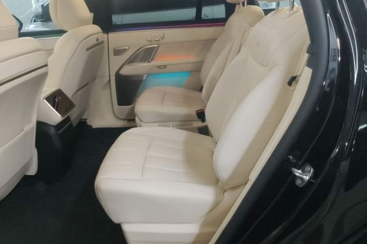 Used ONVO Luxeed L90 2025 Model—Ultra Six-Seater Version Left Rear Seat