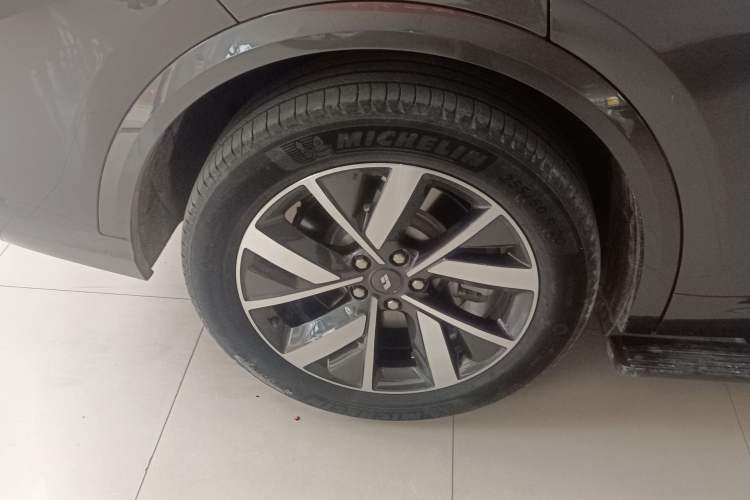 Used Li Auto L8 2023 Air model Exterior 5