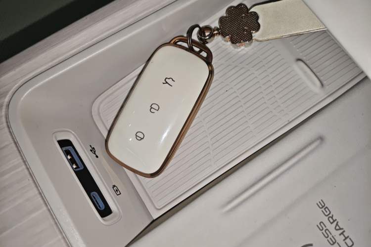 Used Geely Galaxy E8 2024 665 km Range Rear-Drive Starship Long-Range Version
