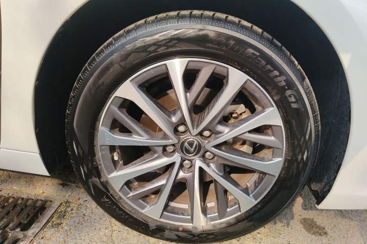Used Lexus ES 2023 200 Excellence Edition Right Front Wheel Hub