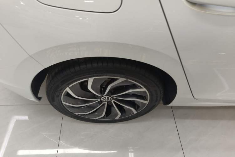 Used Volkswagen Golf 2023 Facelift 280TSI DSG Pro Right Rear Wheel Hub