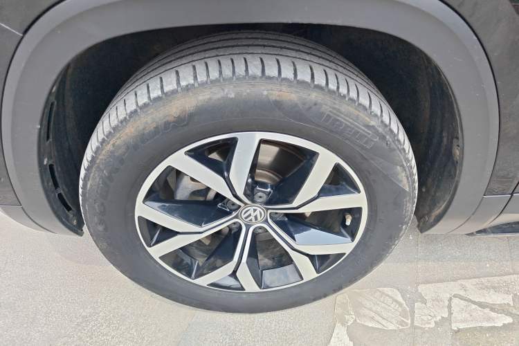 Used Volkswagen Teramont 2020 Revised Version 380TSI Four-Wheel Drive Luxury Edition Left Front Wheel Hub