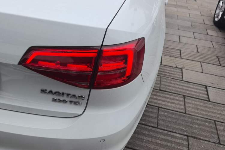 Used Volkswagen Sagitar 2017 230TSI Automatic Comfort Version
