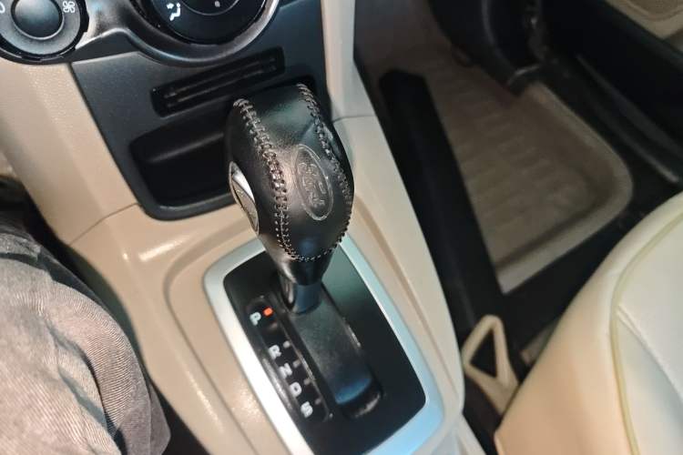 Used Ford Fiesta 2013 Sedan 1.5L Automatic Fashion Edition
