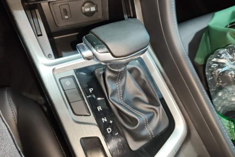 Used CHANGAN CS55PLUS 2020 1.5T Automatic Colorful Model Gear Lever