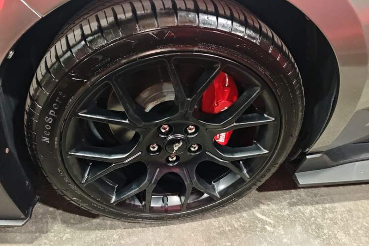 Used Ford Mustang 2018 2.3L EcoBoost Left Front Wheel Hub