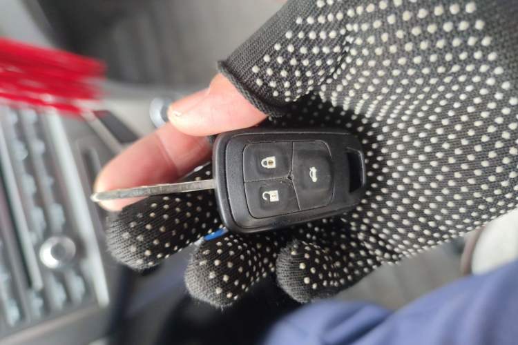 Used Chevrolet Aveo Sonic 2013 Sedan 1.4L Automatic with Sunroof