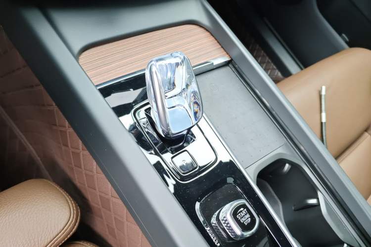 Used Volvo XC60 2025 B5 Four-Wheel Drive Smart & Advanced Luxury Edition