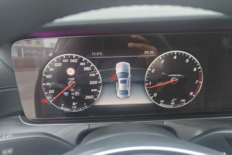 Used Mercedes-Benz E-Class 2016 E 300 L Sporty and Stylish Model
