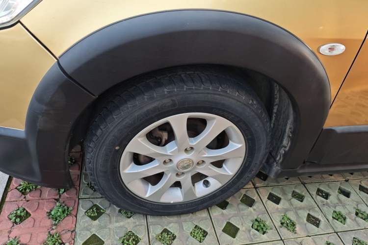 Used Venucia R50X 2013 1.6L Automatic Model
