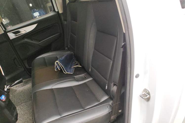 Used Great Wall Poer 2021 2.0T Commercial Version Automatic Diesel Two-Wheel Drive Elite Trim with Long Bed – GW4D20M Left Rear Seat