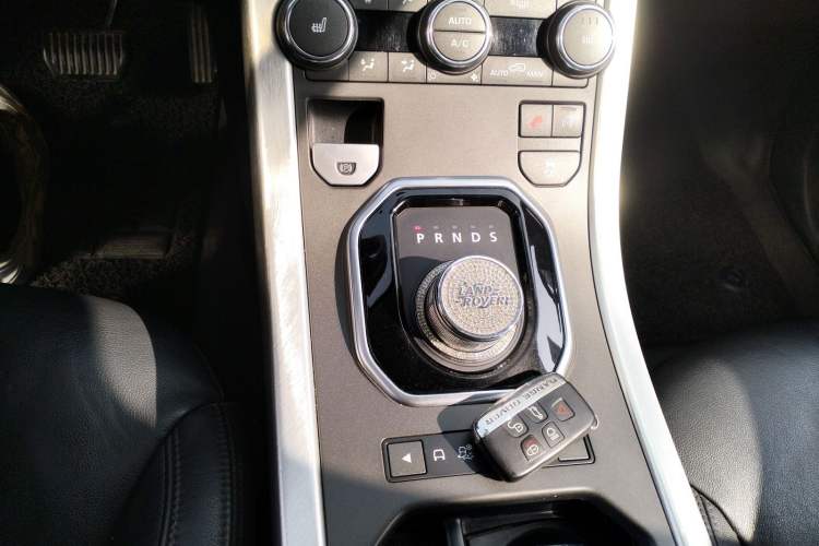Used Land Rover Range Evoque 2015 2.0T Five-Door Zhiyao Edition Gear Lever