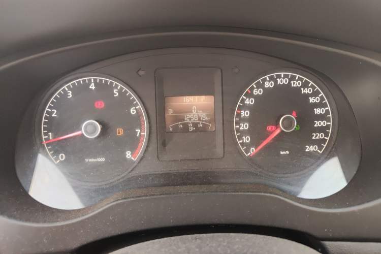 Used Volkswagen Sagitar 2012 1.6L Automatic Comfort Edition Instrument Cluster