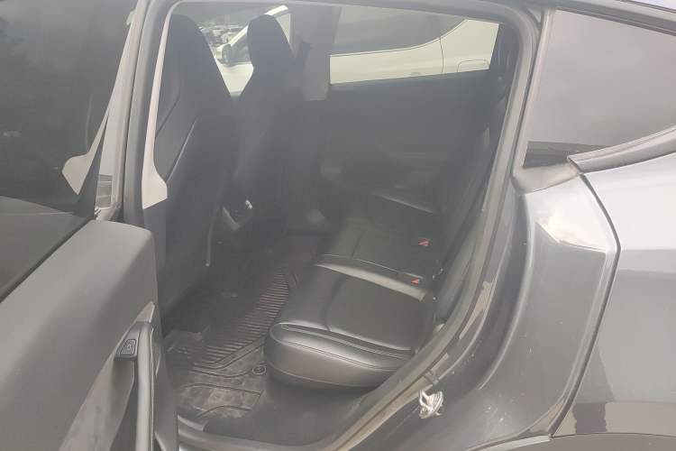 Used Tesla Model Y 2022 Long-Range All-Wheel-Drive Version Left Rear Seat