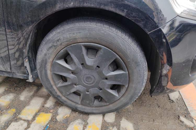 Used Citroen Elysee 2013 Sedan Classic 1.6L Manual Luxury Model Right Front Wheel Hub