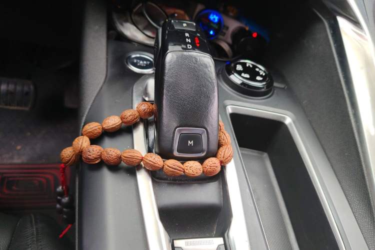 Used Peugeot 5008 2017 380THP 7-Seater Luxury Edition Gear Lever