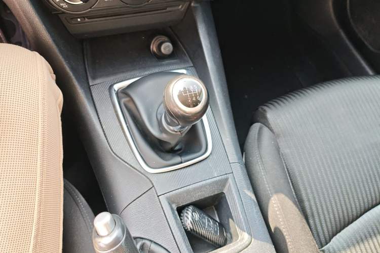 Used Mazda 3 Axela 2014 Sedan 1.5L Manual Comfort Model Gear Lever