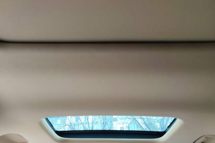 Used Denza D9 2025 DM-i Smart Drive 1020 Four-Wheel Drive Deluxe Model
