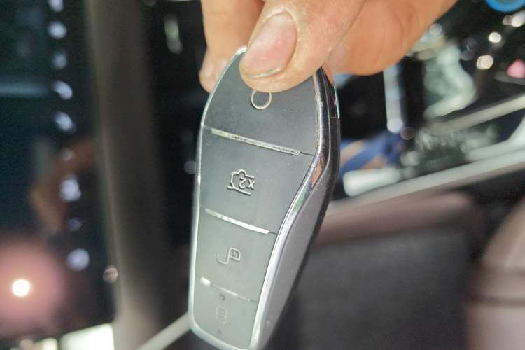 Used BYD Han 2024 EV Glory Edition 605KM Front-Wheel-Drive Premium Model
