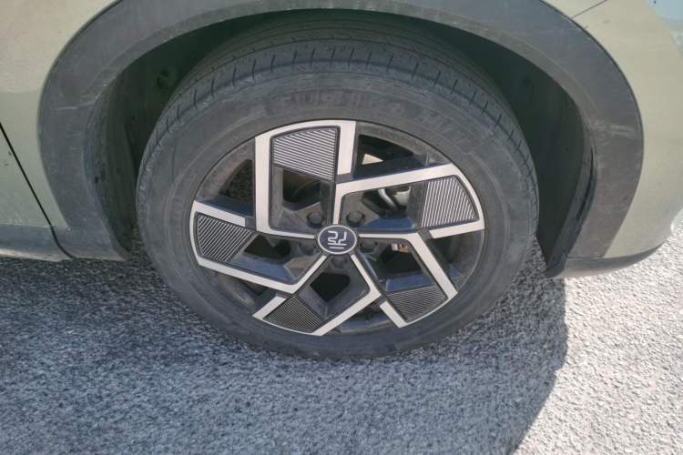 Used BYD Yuan PLUS 2022 510 km Flagship Version Right Front Wheel Hub