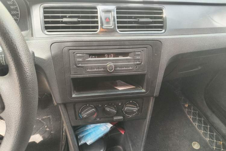 Used Volkswagen Santana 2013 1.4L Manual Fashion Edition
