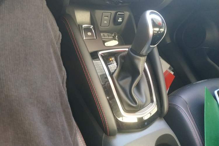 Used Nissan Qashqai 2022 2.0L CVT XV Premier Luxury Edition Gear Lever