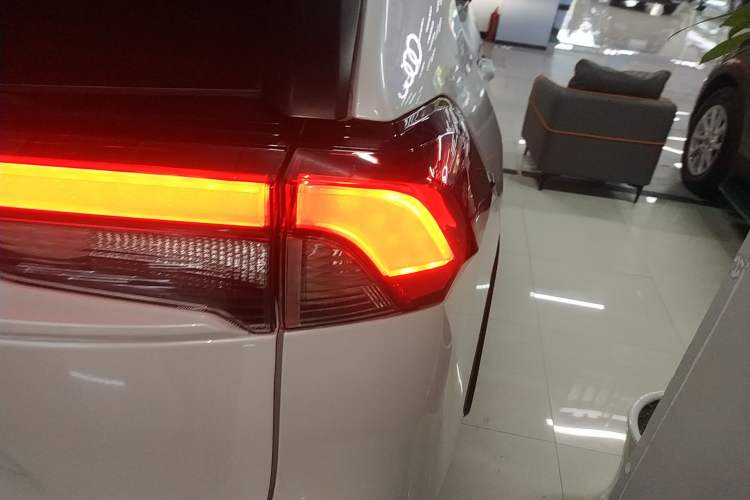 Used Toyota RAV4 Rongfang Plug-in Hybrid 2021 2.5L Two-Wheel Drive Elite Pro
