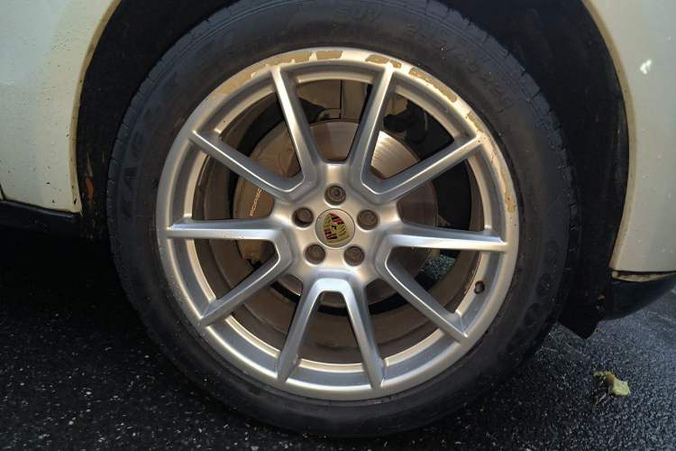 Used Porsche Macan 2014 Macan 2.0T Right Front Wheel Hub