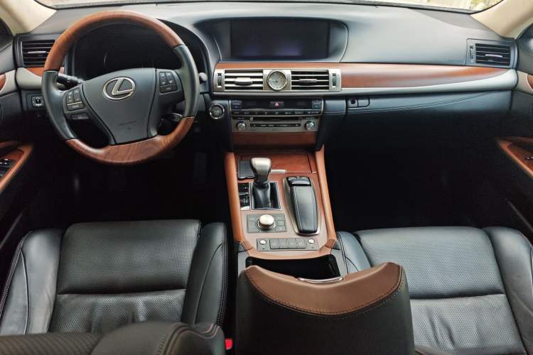 Used Lexus LS 2014 460L
