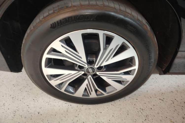 Used Audi Q5 e-tron 2023 40 e-tron Shining Edition Mecha Kit