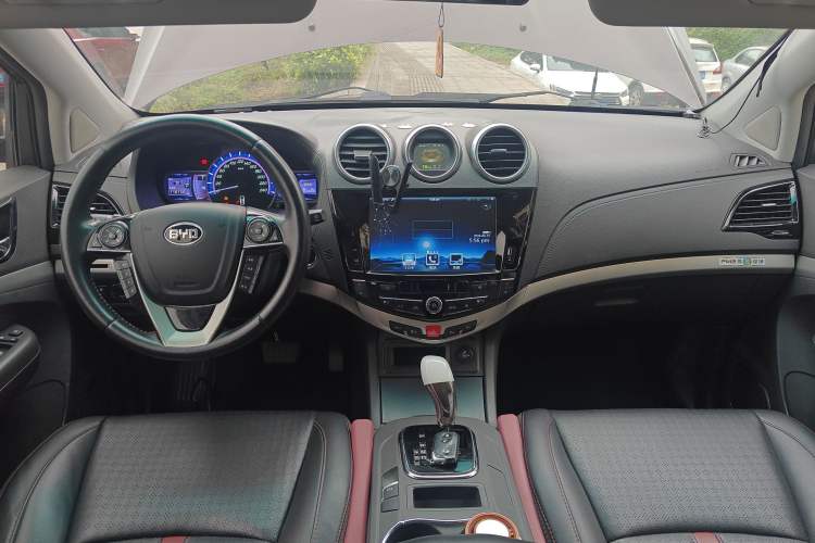 Used BYD S7 2015 2.0T Automatic Prestige Model Center Console