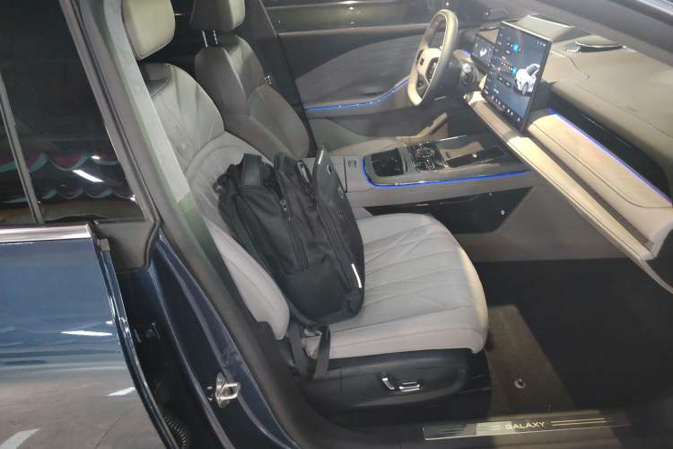 Used Geely Galaxy 8 2025 130km EM-i Flagship Edition Right Front Seat