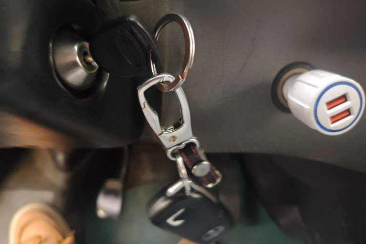 Used Ford Classic Transit 2013 2.8T Diesel Logistics Model with Short Wheelbase and Mid-Roof JX493ZLQ4