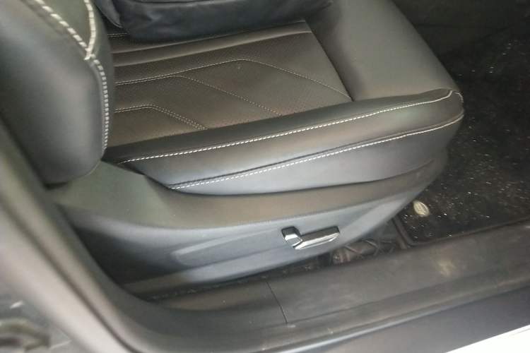 Used CHANGAN UNI-K 2023 2.0T Two-Wheel Drive YueShang Trim