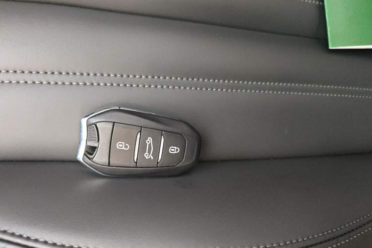 Used Peugeot 408 2022 1.6T Light-Chasing Edition
