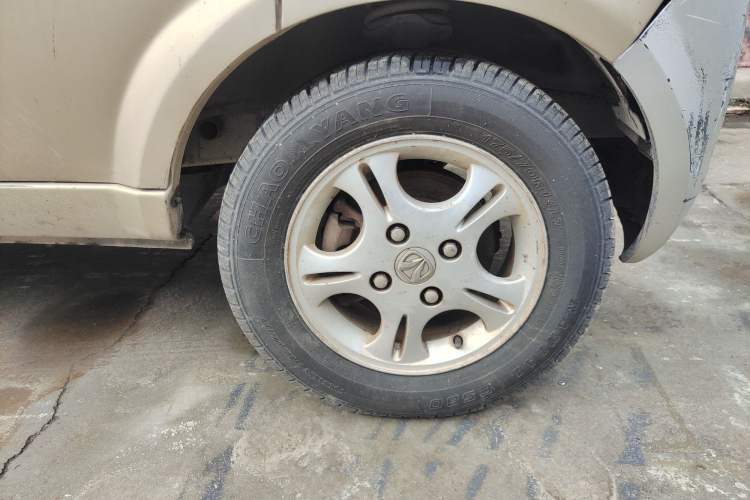 Used BAIC Weiwang 306 2011 1.3L Comfort version 7 seats Right Front Wheel Hub