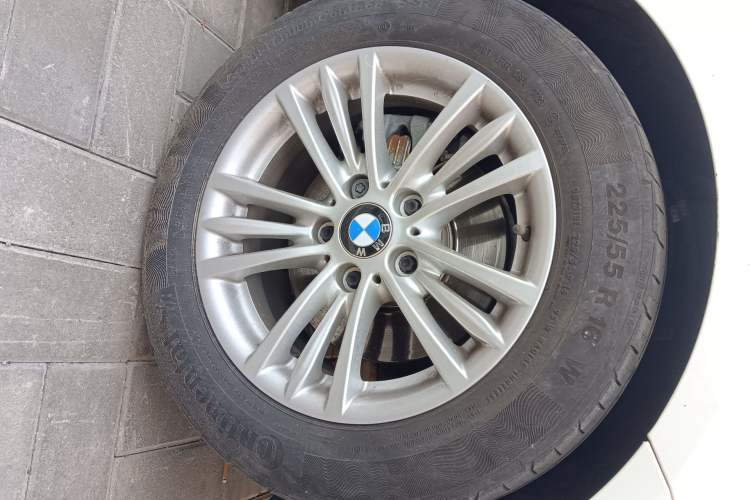 Used BMW 3 Series 2015 320Li Luxury Edition Fashion Model Right Front Wheel Hub