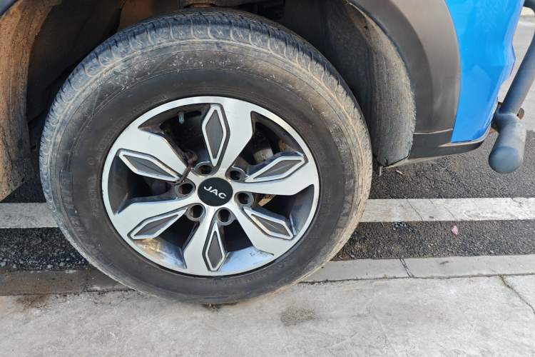 Used JAC Group T8 2019 2.0T Gasoline 4x4 Prestige Version Standard Double Cabin HFC4GA3-4D
