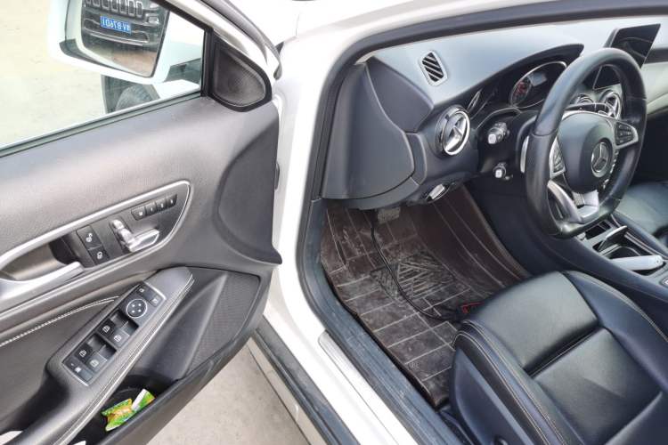 Used Mercedes-Benz GLA 2019 GLA 200 Dynamic Edition Driver Seat