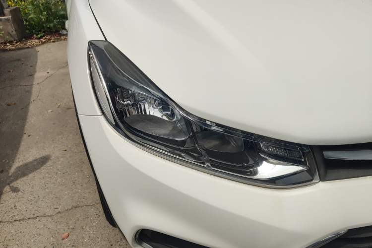 Used Chevrolet Trax 2017 1.4T Automatic Two-Wheel Drive Comfort Version Right Front Headlight