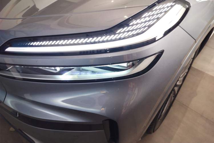 Used ONVO Luxeed L90 2025 Model—Max Six-Seater Version Left Front Headlight