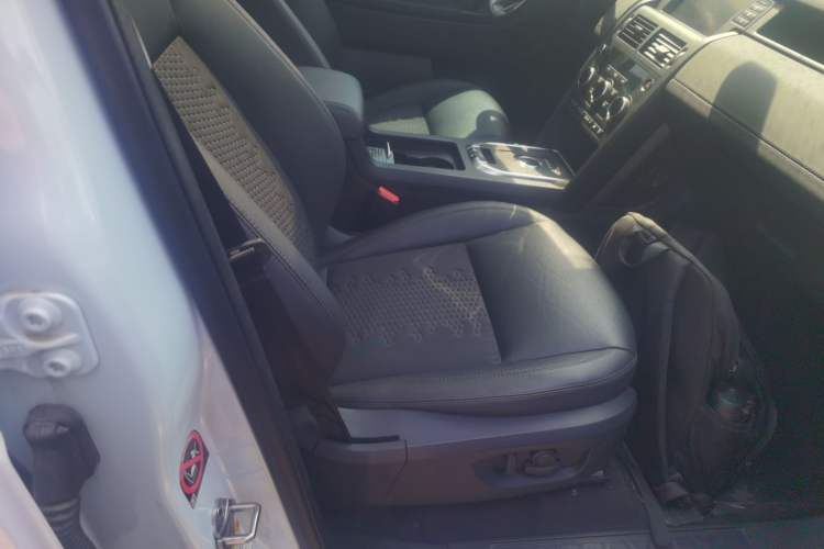 Used Land Rover Discovery Sport 2018 240 PS PURE Edition Right Front Seat