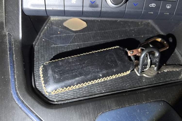 Used Wey VV6 2021 2.0T Two-Wheel Drive Smart Protection+