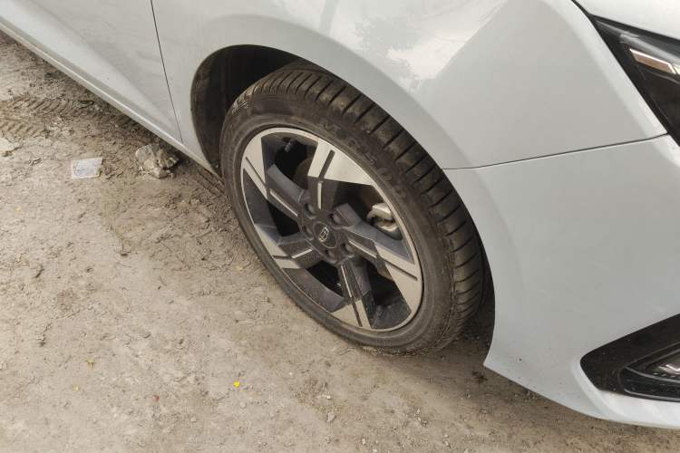 Used Geely Auto Emgrand L HiP 2022 1.5TD-DHT Pro 100KM Super Rui Right Front Wheel Hub