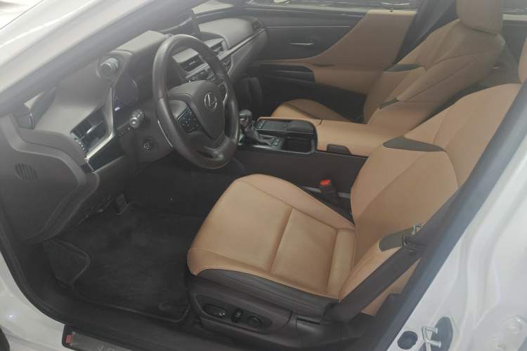Used Lexus ES 2020 260 Excellence Edition
