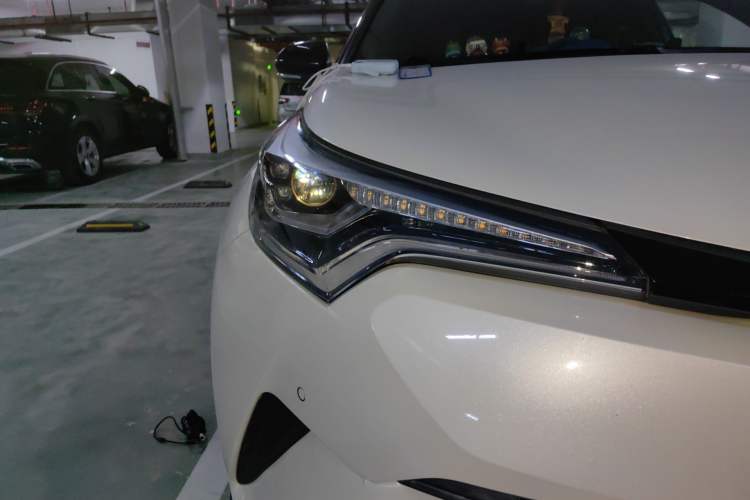 Used Toyota C-HR 2018 2.0L Luxury Edition China VI Standard
